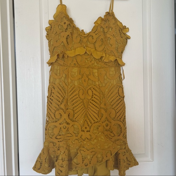 Hello Molly mustard yellow short lace dress - Picture 5 of 5